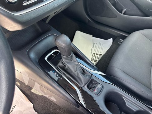 Used 2022 Toyota Corolla LE image 34