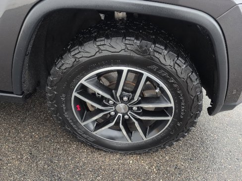 Used 2018 Jeep Grand Cherokee Trailhawk w/ Trailhawk Luxury Group image 11