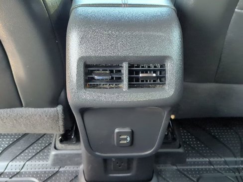 Used 2023 Chevrolet Equinox RS w/ RS Leather Package image 17