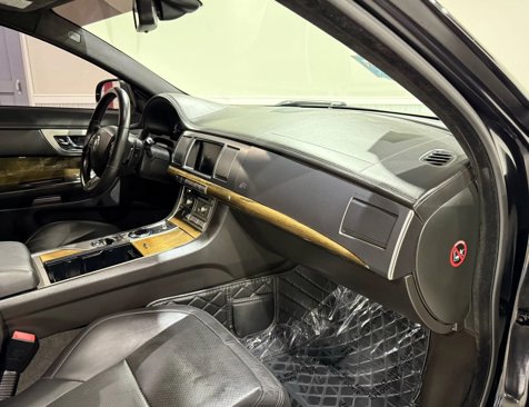 Used 2011 Jaguar XF R image 15