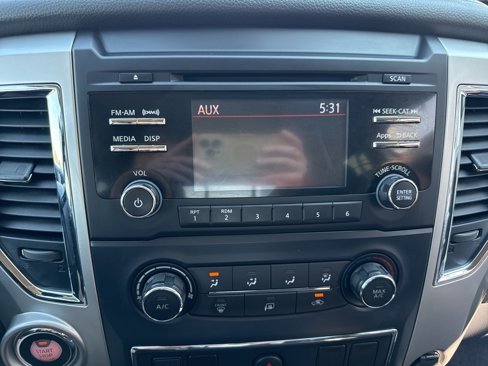 Used 2016 Nissan Titan SV image 21