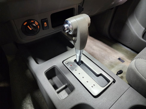 Used 2014 Nissan Frontier SV image 32