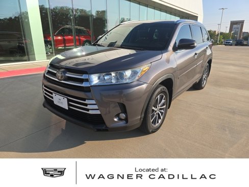Used 2018 Toyota Highlander XLE image 1
