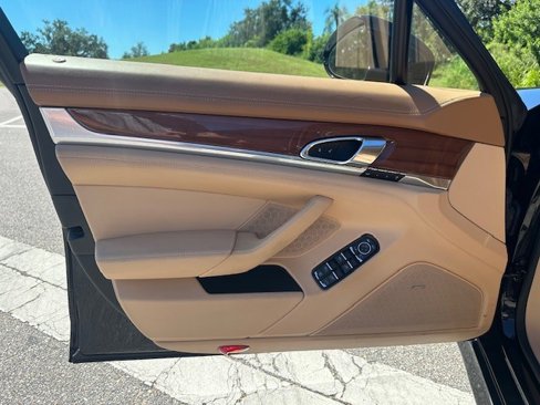 Used 2013 Porsche Panamera S image 9