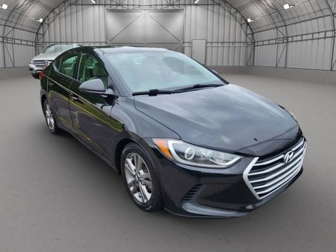 Used 2017 Hyundai Elantra SE image 1