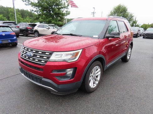Used 2016 Ford Explorer XLT w/ Equipment Group 202A image 3