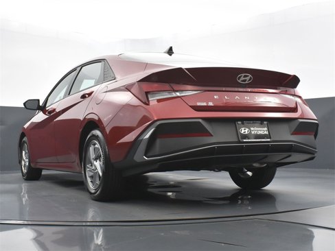 Certified 2025 Hyundai Elantra SE image 24