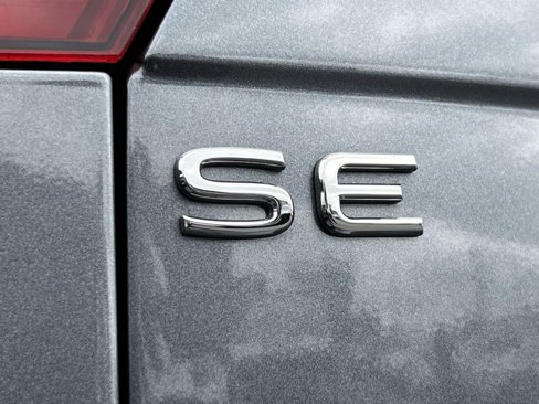 Used 2022 Volkswagen Tiguan SE R-Line image 28