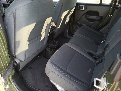 Used 2024 Jeep Gladiator Sport image 14