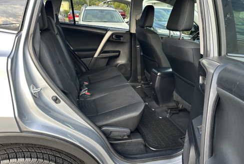 Used 2017 Toyota RAV4 LE image 11