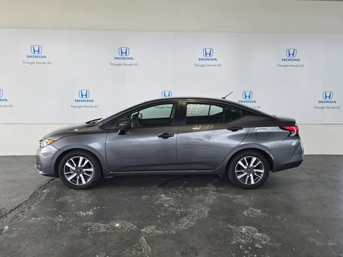 Used 2023 Nissan Versa S image 3