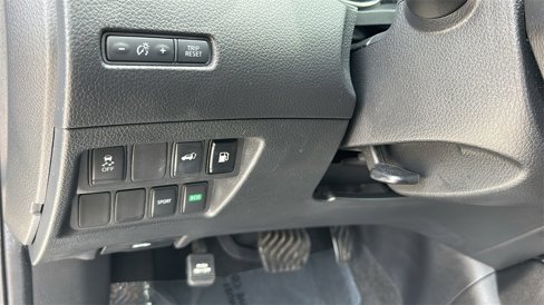 Used 2018 Nissan Rogue SV image 17