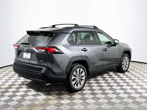 Used 2021 Toyota RAV4 XLE Premium image 7