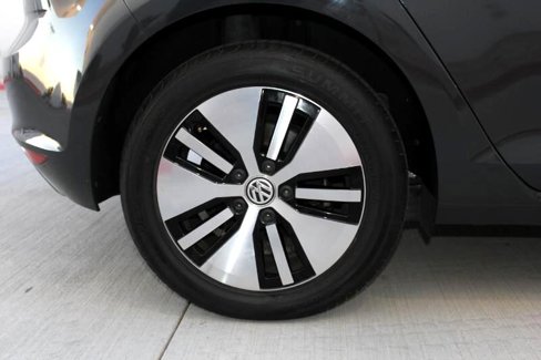 Used 2016 Volkswagen e-Golf SE image 31