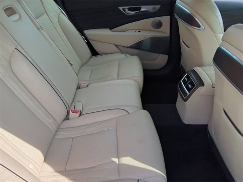 Used 2019 Kia K900 Luxury image 27