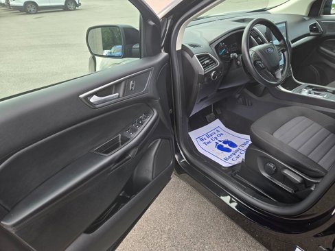 Used 2024 Ford Edge SE w/ Black Appearance Package image 6