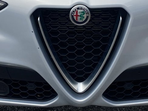 Used 2023 Alfa Romeo Stelvio Ti image 11