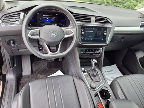 Used 2022 Volkswagen Tiguan SE image 16