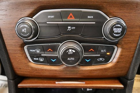 Used 2016 Chrysler 300 C Platinum image 28