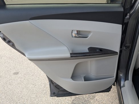 Used 2014 Toyota Venza LE image 27