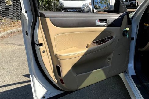 Used 2013 Hyundai Genesis 3.8 w/ Technology Pkg image 20