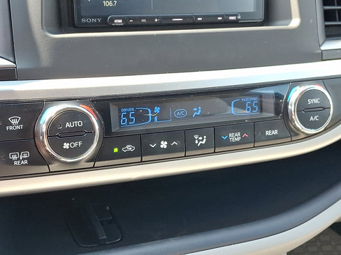Used 2016 Toyota Highlander XLE image 18
