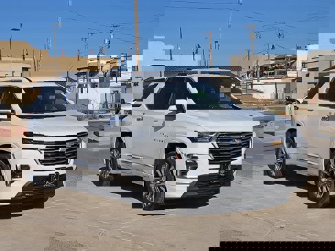 Used 2023 Chevrolet Traverse Premier image 6