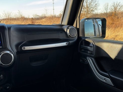 Used 2017 Jeep Wrangler Unlimited Sahara w/ Connectivity Group image 20
