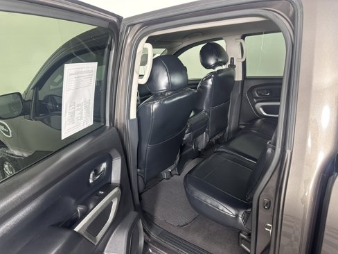 Used 2017 Nissan Titan SV image 15