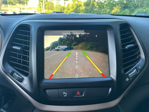 Used 2017 Jeep Cherokee Latitude w/ Safety/Convenience Group image 20