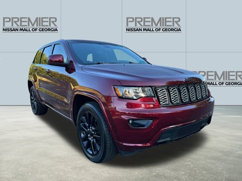 Used 2017 Jeep Grand Cherokee Altitude image 3
