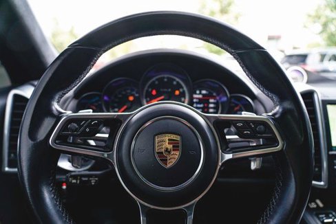 Used 2016 Porsche Cayenne Turbo image 25