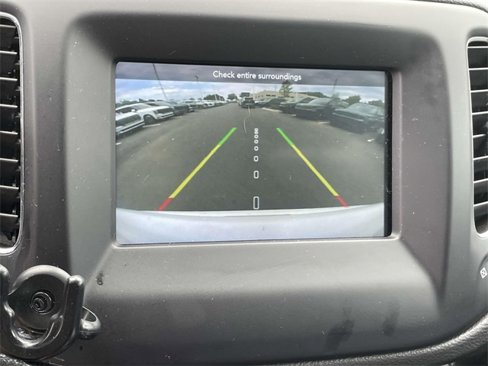 Used 2021 Jeep Compass Latitude image 24