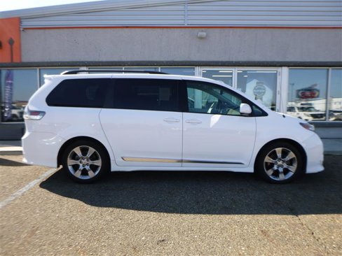 Used 2012 Toyota Sienna SE image 4