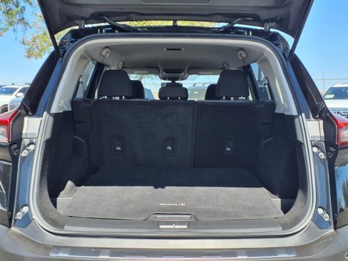 Used 2021 Nissan Rogue SV image 16