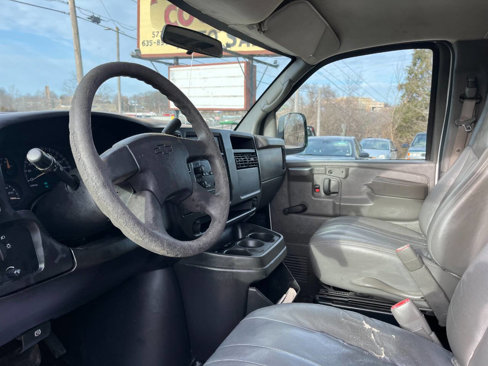 Used 2007 Chevrolet Express 2500 image 8