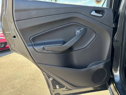 Used 2019 Ford Escape SE image 18