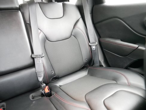 Used 2019 Jeep Cherokee Trailhawk w/ Cold Weather Group image 14