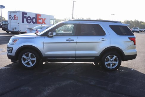 Used 2017 Ford Explorer XLT image 7