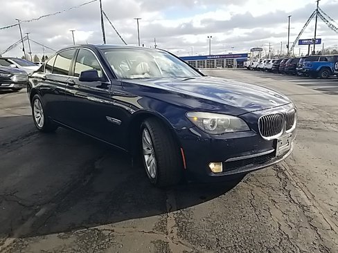 Used 2011 BMW 750i xDrive image 8