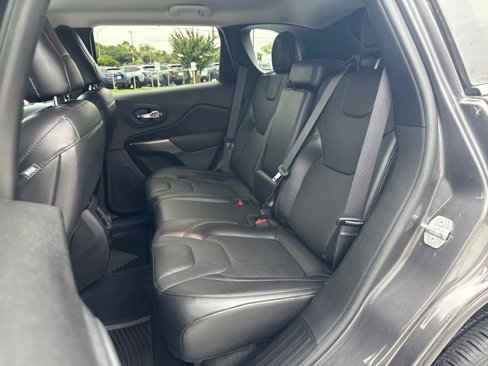 Used 2020 Jeep Cherokee Limited image 7
