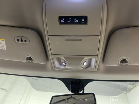Used 2013 Chrysler Town & Country Touring-L w/ Driver Convenience Group image 10