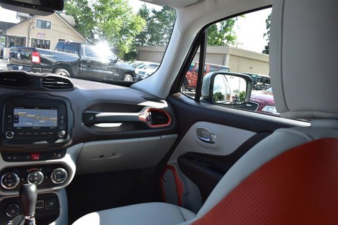 Used 2016 Jeep Renegade Limited image 27