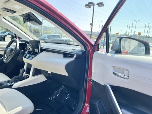 Certified 2023 Toyota Corolla Cross XLE image 15