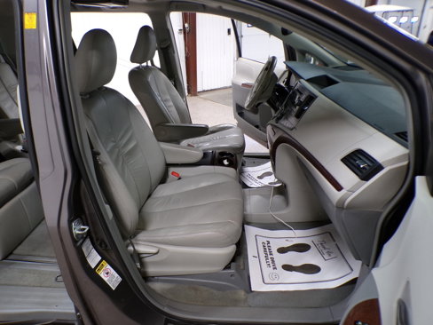 Used 2011 Toyota Sienna XLE image 17