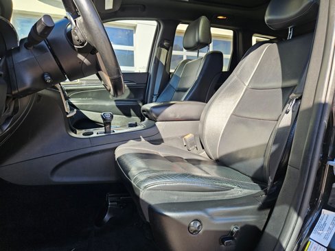 Used 2014 Jeep Grand Cherokee Limited w/ Luxury Group II image 17