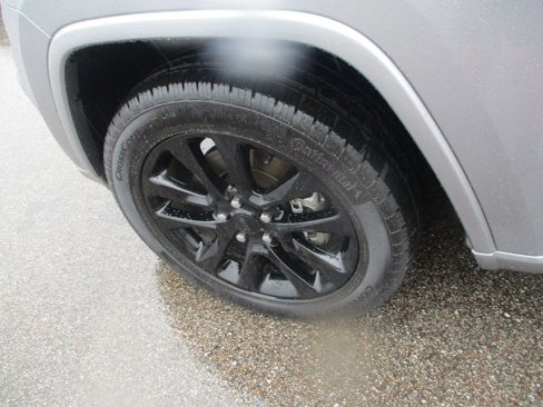 Used 2021 Jeep Grand Cherokee Laredo X image 24