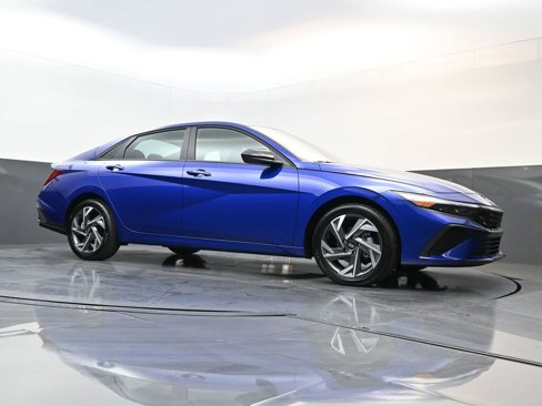 Certified 2025 Hyundai Elantra Sport image 21