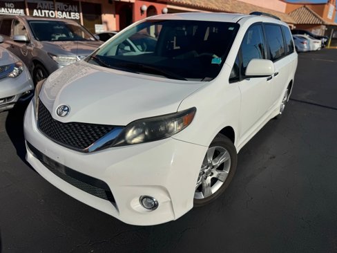 Used 2013 Toyota Sienna SE image 2