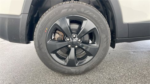 Used 2019 Jeep Cherokee Latitude Plus image 16